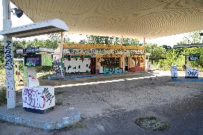 Abandoned gas stations in Catalonia