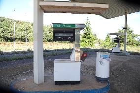 Abandoned gas stations in Catalonia