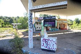 Abandoned gas stations in Catalonia