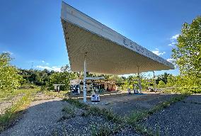 Abandoned gas stations in Catalonia