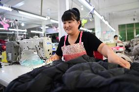 China Manufacturing Industry Cotton Clothings
