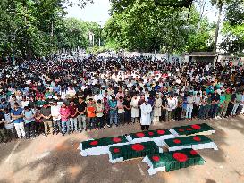 Police Shoot Tear Gas At Student Protesters - Dhaka