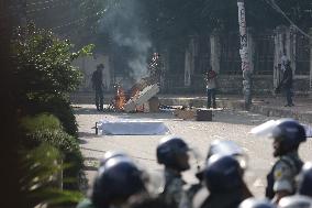 Police Shoot Tear Gas At Student Protesters - Dhaka