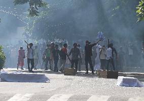 Police Shoot Tear Gas At Student Protesters - Dhaka