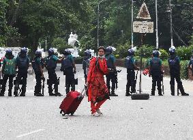 Police Shoot Tear Gas At Student Protesters - Dhaka