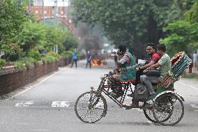 Police Shoot Tear Gas At Student Protesters - Dhaka