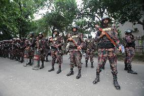 Police Shoot Tear Gas At Student Protesters - Dhaka