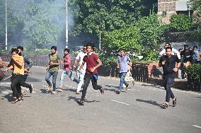 Police Shoot Tear Gas At Student Protesters - Dhaka