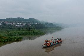 ChineseToday | Captain and his ferry of hopes in SW China