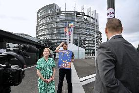 Lobbycontrol Nina Katzemich Protests At Parliament - Strasbourg