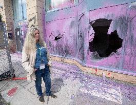 Immigration Office Vandalised By Pro-Palestinian Group - Montreal