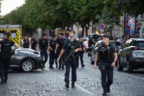 Police Officer Injured In Knife Attack - Paris