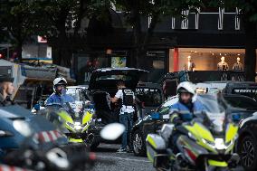 Police Officer Injured In Knife Attack - Paris