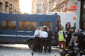 Police Officer Injured In Knife Attack - Paris