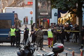 Police Officer Injured In Knife Attack - Paris