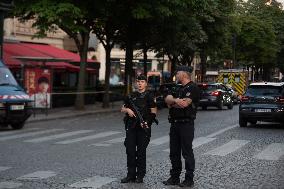 Police Officer Injured In Knife Attack - Paris