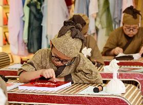 Children Experience Traditional Rubbing Techniques - China