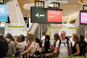 IT Outage Brings Airport Chaos - Madrid