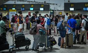 IT Outage Brings Airport Chaos - Seville