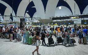 IT Outage Brings Airport Chaos - Seville