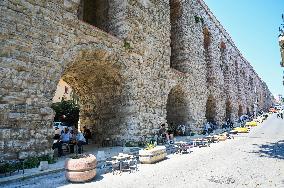 T?RKIYE-ISTANBUL-ANCIENT BUILDINGS-AQUEDUCT OF VALENS