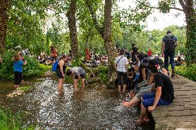 Rally against the construction of mega bassine - Migne Auxances