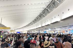 IT Outage Brings Airport Chaos - JFK