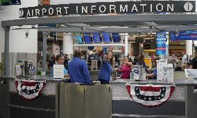 U.S.-WISCONSIN-MILWAUKEE-GLOBAL IT OUTAGE-FLIGHTS-DELAY