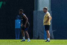 (SP)SPAIN-BARCELONA-FOOTBALL-TRAINING SESSION