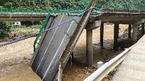 (SpotNews)CHINA-SHAANXI-ZHASHUI COUNTY-BRIDGE COLLAPSE (CN)