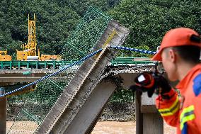 (SpotNews)CHINA-SHAANXI-ZHASHUI-BRIDGE COLLAPSE-RESCUE (CN)