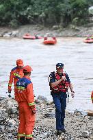 (SpotNews)CHINA-SHAANXI-ZHASHUI-BRIDGE COLLAPSE-RESCUE (CN)