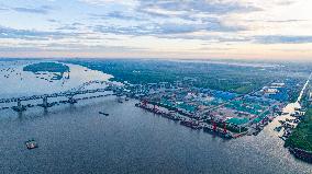 Chang-Tai Yangtze River Bridge Construction in Taixing