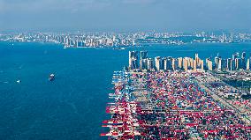 Shandong Qingdao Port Container Lifting