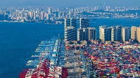 Shandong Qingdao Port Container Lifting