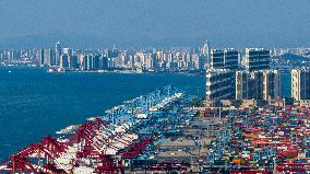 Shandong Qingdao Port Container Lifting