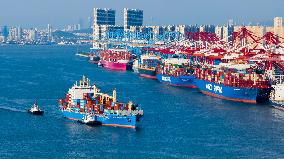 Shandong Qingdao Port Container Lifting