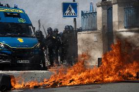 Demonstration In La Rochelle Against Mega-basins: Clashes Between Black Blocs And Police