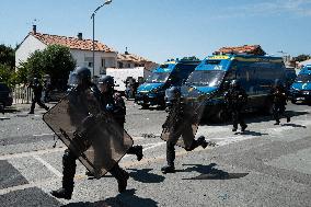 Demonstration In La Rochelle Against Mega-basins: Clashes Between Black Blocs And Police