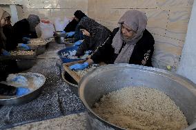 Children Struggle For Food Aid - Gaza