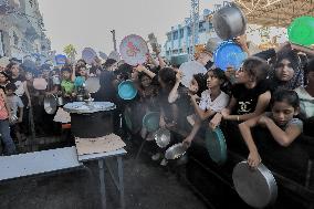 Children Struggle For Food Aid - Gaza