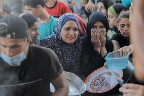 Children Struggle For Food Aid - Gaza