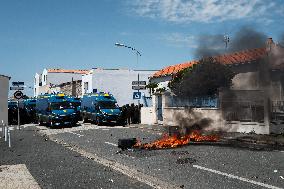 Demonstration In La Rochelle Against Mega-basins: Clashes Between Black Blocs And Police