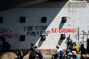 Demonstration In La Rochelle Against Mega-basins: Clashes Between Black Blocs And Police