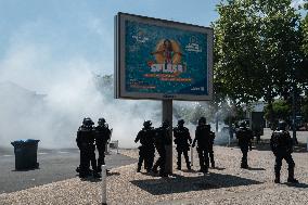 Demonstration In La Rochelle Against Mega-basins: Clashes Between Black Blocs And Police