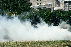 Demonstration In La Rochelle Against Mega-basins: Clashes Between Black Blocs And Police