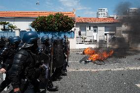 Demonstration In La Rochelle Against Mega-basins: Clashes Between Black Blocs And Police