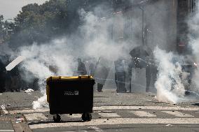 Demonstration In La Rochelle Against Mega-basins: Clashes Between Black Blocs And Police