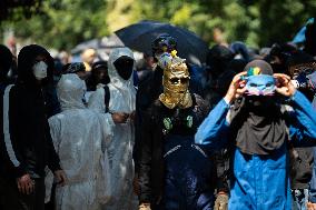 Demonstration In La Rochelle Against Mega-basins: Clashes Between Black Blocs And Police