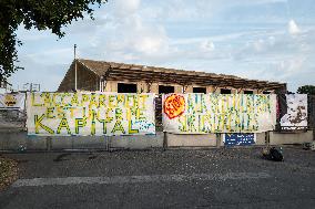 Demonstration In La Rochelle Against Mega-basins: Clashes Between Black Blocs And Police